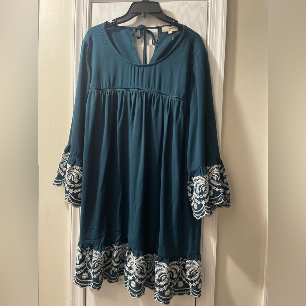 Boutique Dress, size large, teal color with white lace trim